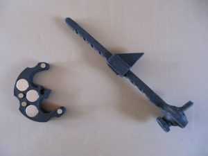 The two parts of the compasses: the magnetic base and the branch